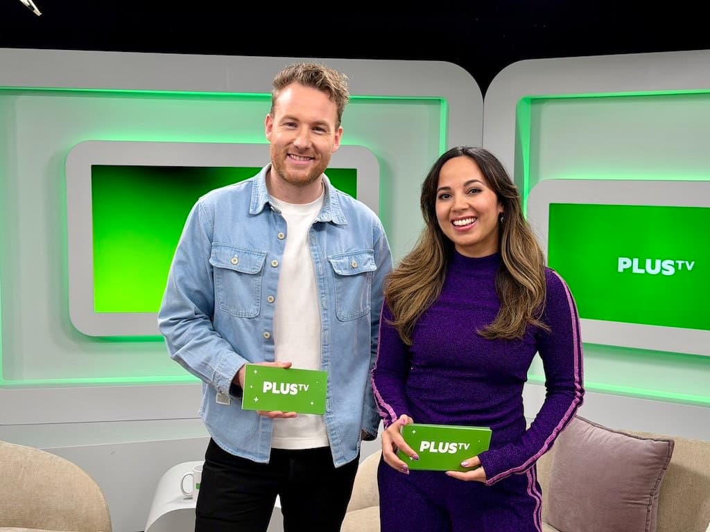 Rudy Nicola presenteert PlusTV samen met co-host Nienke van Dijk